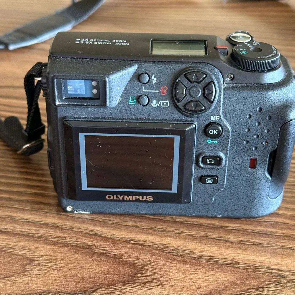 Olympus Camedia Digital Camera w/16MB Smartmedia Card-Battery Door Latch Broken